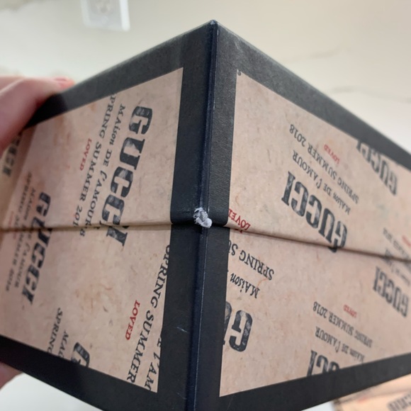 Gucci empty shoe box with 2 dust bags - Picture 2 of 16